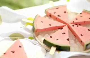 自己在家吃瓜的视频