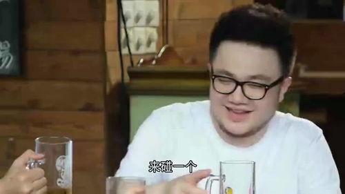 恶搞吃瓜路人视频