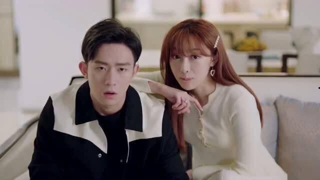 现实吃瓜视频情侣,吃瓜群众见证情侣甜蜜瞬间