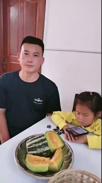 吃哈密瓜的女儿视频播放,甜蜜瞬间引网友热议
