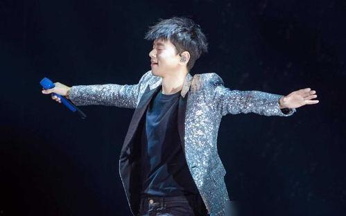 张杰演唱会吃瓜视频,揭秘幕后趣闻