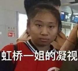 农村人吃瓜看戏视频,瓜田戏台，欢声笑语映照田园生活